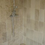 Receveur et murs Bourgogne mouchetée - sol Bourgogne veinée